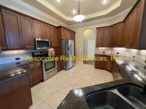 3621 SW 74th Dr in Gainesville, FL - Foto de edificio - Building Photo