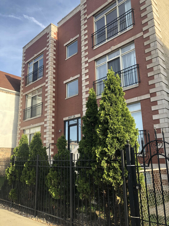 3607 W Belmont Ave in Chicago, IL - Building Photo