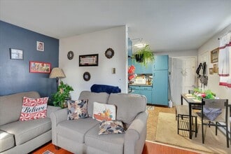 1580 Hartford-New London Turnpike, Unit 3R in Montville, CT - Foto de edificio - Building Photo