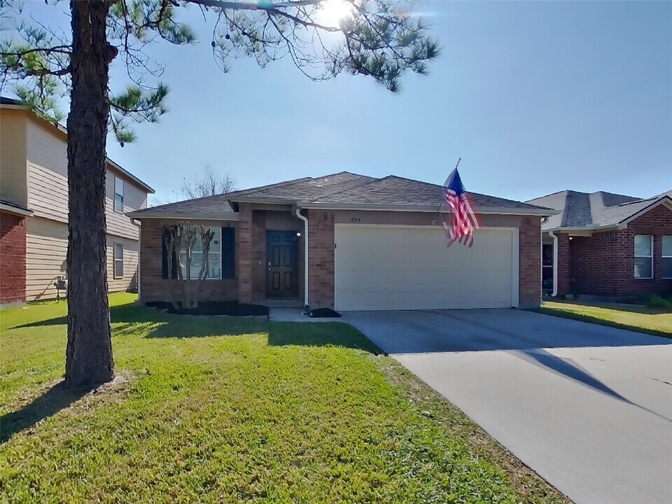 614 Harpswell Ln in Houston, TX - Building Photo