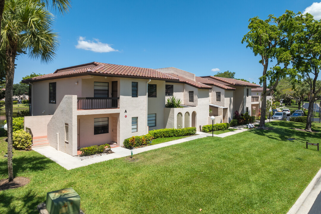 Vistas of Boca Lago in Boca Raton, FL - Building Photo