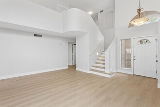 17435 N 46th St in Phoenix, AZ - Building Photo - Building Photo