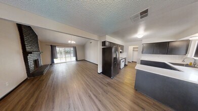 1538 Robinwood Ave in Clovis, CA - Building Photo - Building Photo