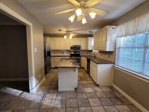 1 Briar Oak Cir in Lumberton, TX - Building Photo - Building Photo