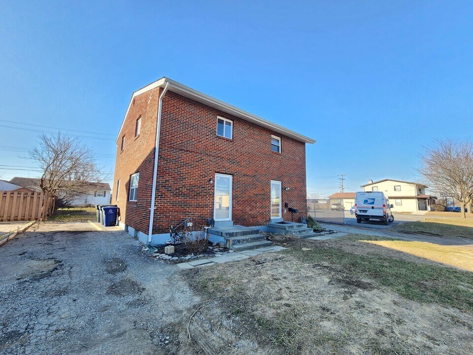 4197 Sullivant Ave in Columbus, OH - Building Photo