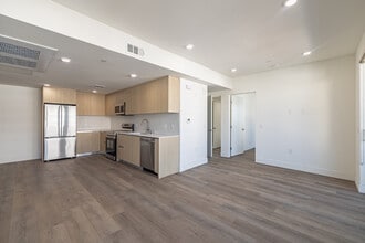 7050 Hawthorn – Coliving + Traditional Units in Los Angeles, CA - Building Photo - Interior Photo