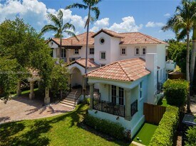 350 Redwood Ln in Key Biscayne, FL - Building Photo