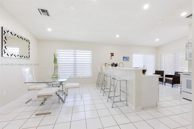 12340 SW 144th Ter in Miami, FL - Foto de edificio - Building Photo