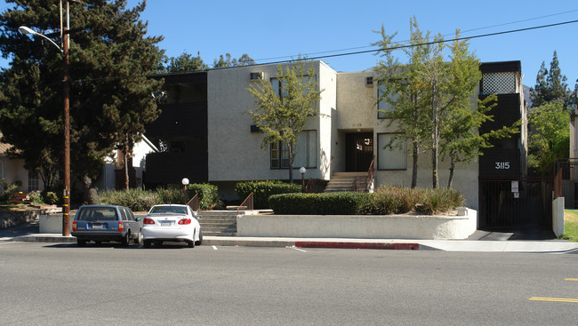 3115 Montrose Ave in Glendale, CA - Building Photo - Building Photo