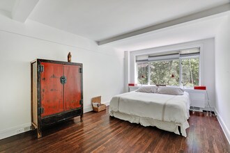 170 E 77th St in New York, NY - Building Photo - Building Photo