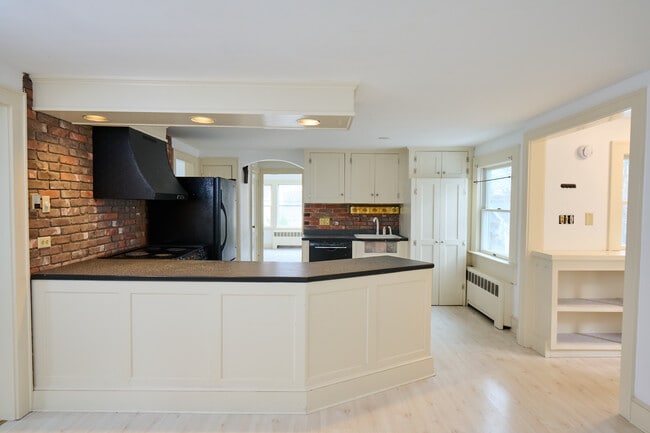 710 Coolidge Ave, Unit 2 in Manchester, NH - Foto de edificio - Building Photo