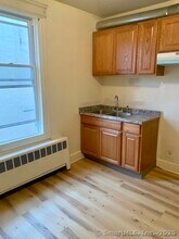 1733 Dixwell Ave in Hamden, CT - Building Photo - Building Photo