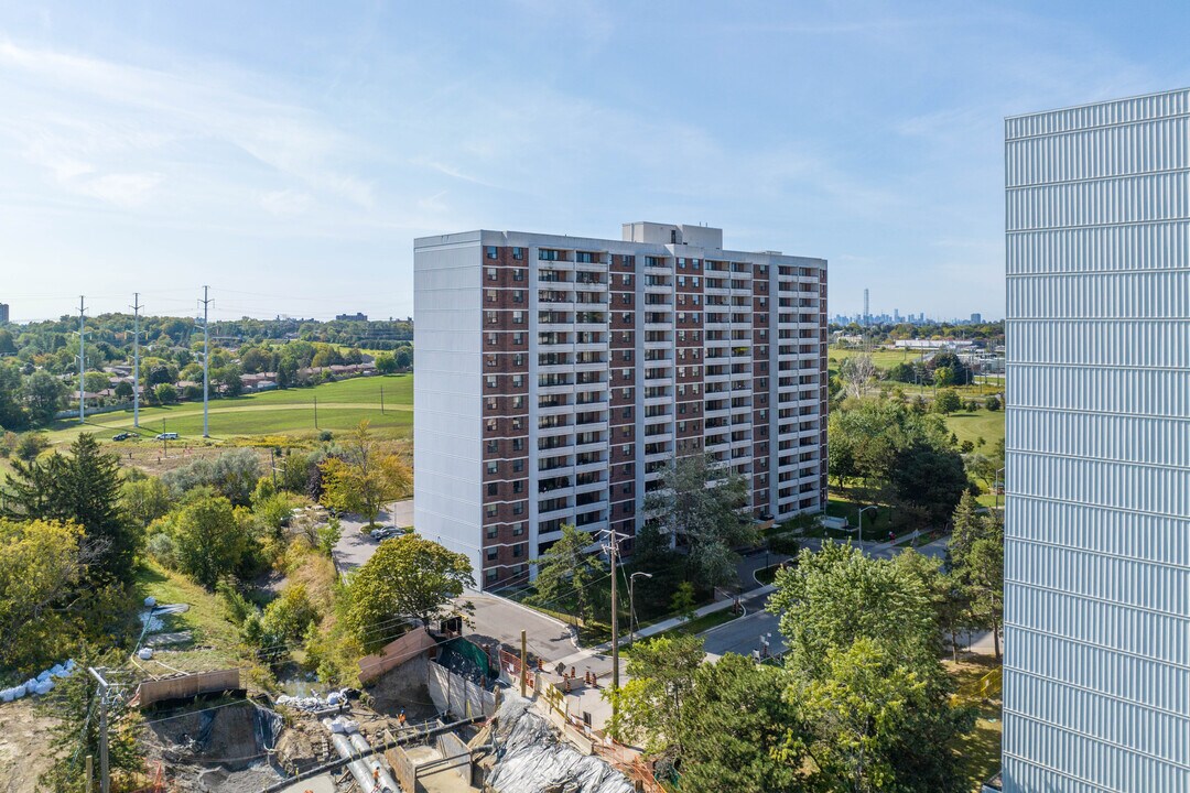 The Birches in Toronto, ON - Building Photo
