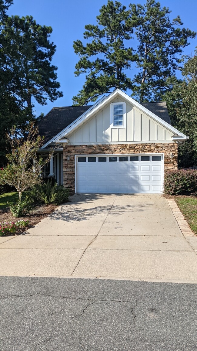1633 Shadowmoss Ave in Tallahassee, FL - Building Photo - Building Photo
