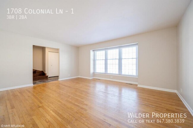 1708 Colonial Ln in Northfield, IL - Building Photo - Building Photo