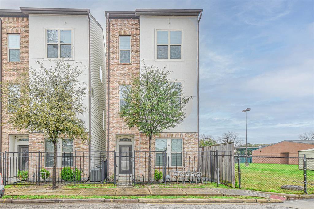 702 Clark St in Houston, TX - Building Photo
