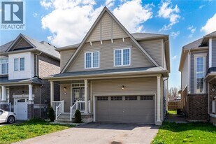 17 Vaughn Dr in Niagara Falls, ON - Building Photo