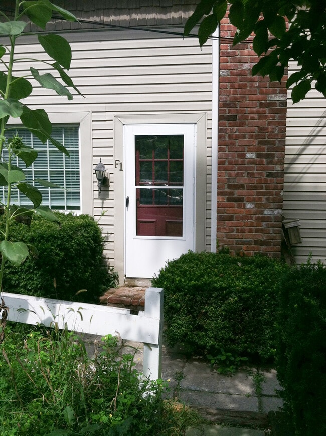 1014 Beekman Rd in Hopewell Junction, NY - Building Photo - Building Photo