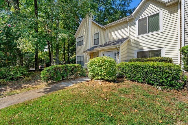 2186 Spring Walk Ct in Atlanta, GA - Building Photo - Building Photo