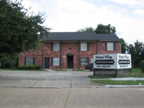 Colonial Village in Houston, TX - Building Photo - Building Photo