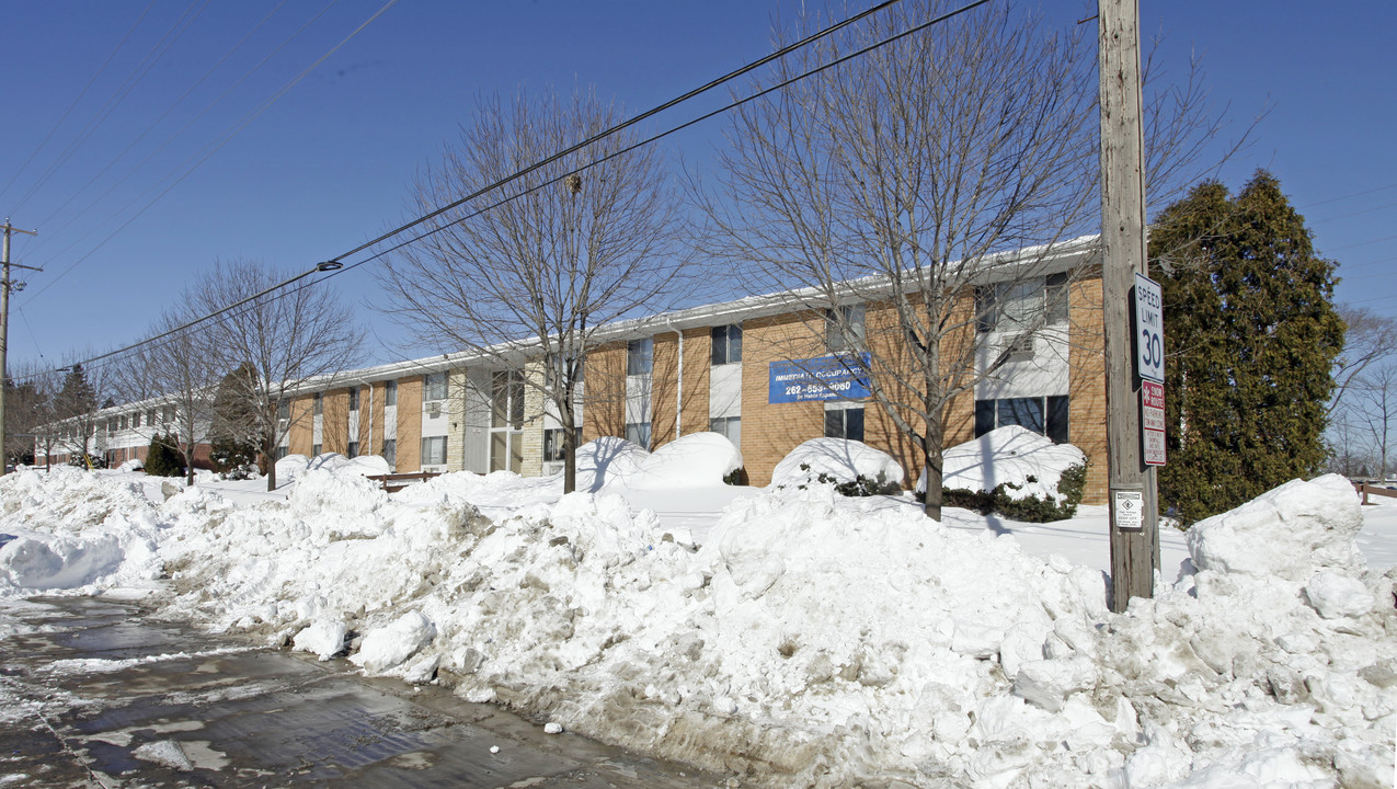 Courtyard Apartments in Kenosha, WI - Building Photo