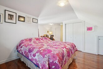 324 W 4th St in Jersey City, NJ - Building Photo - Building Photo