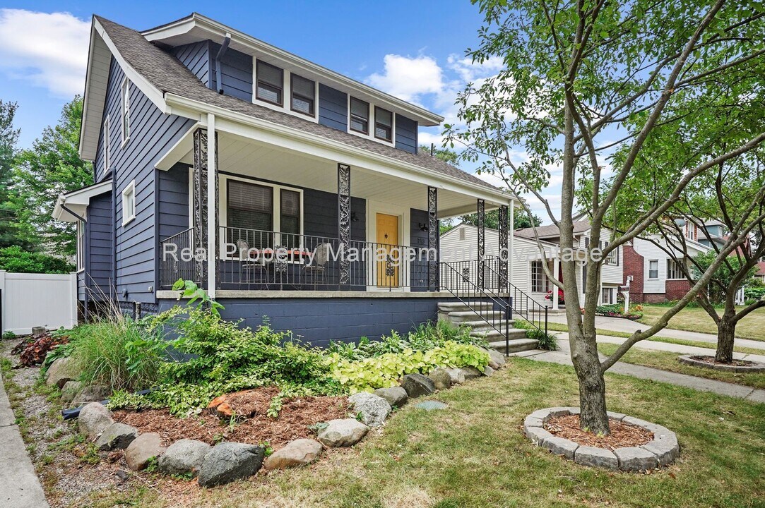 713 S Pleasant St in Royal Oak, MI - Building Photo