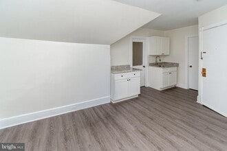 24 Bank St in Princeton, NJ - Building Photo - Building Photo