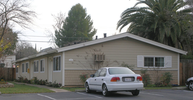 709 Mormon St in Folsom, CA - Foto de edificio - Building Photo