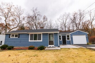 149 Lakeside Blvd E in Waterbury, CT - Building Photo - Building Photo