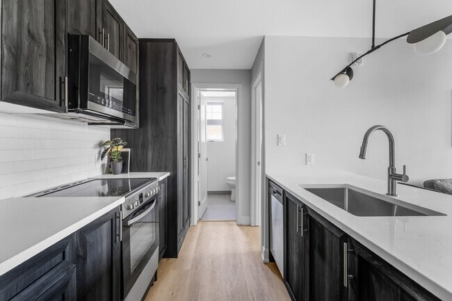 658 Somerset St W in Ottawa, ON - Building Photo - Building Photo