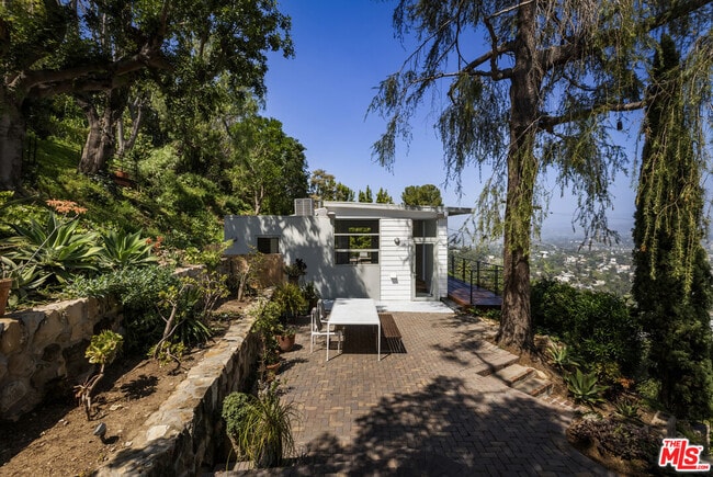 631 Cross Ave in Los Angeles, CA - Building Photo - Building Photo