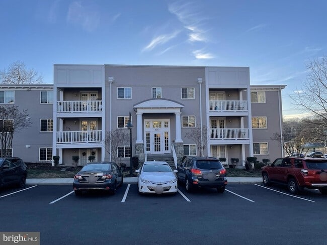 4167 S Four Mile Run Dr, Unit 103 in Arlington, VA - Building Photo - Building Photo