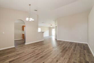 242 Pine Shadow Ln in Auburndale, FL - Foto de edificio - Building Photo