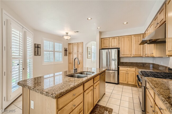 property at 1824 Summit Gate Ln