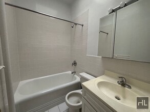 53 W 72nd St in New York, NY - Building Photo - Building Photo