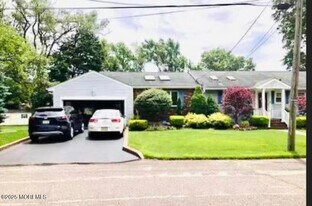 34 Hendrickson Pl in West Long Branch, NJ - Building Photo