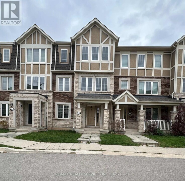 214-214 Ellen Davidson Dr in Oakville, ON - Building Photo