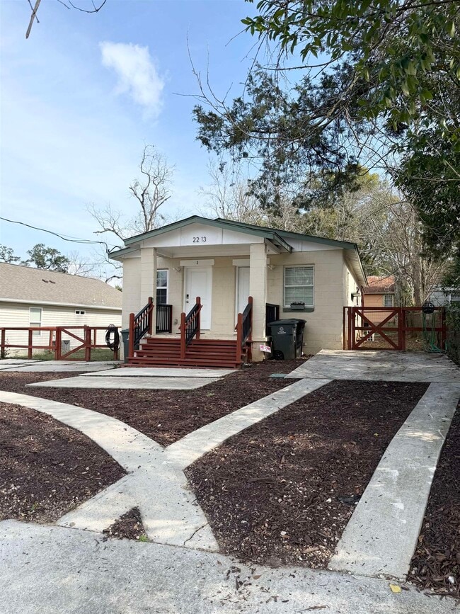 2213 Holton St in Tallahassee, FL - Building Photo - Building Photo