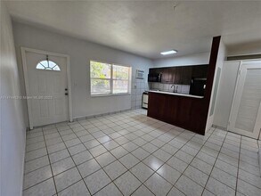 1723 Liberty St-Unit -2 in Hollywood, FL - Building Photo - Building Photo
