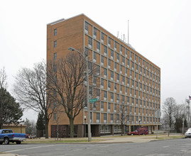 Merrill Park in Milwaukee, WI - Building Photo - Building Photo