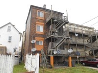 214 Bessemer Ave in East Pittsburgh, PA - Foto de edificio - Building Photo