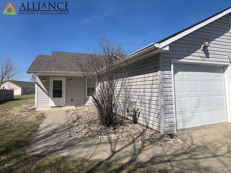 702 Goodrich Dr in Manhattan, KS - Building Photo