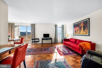 103 Cross Keys Rd in Baltimore, MD - Building Photo - Building Photo