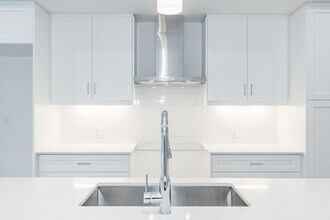 16 Lily Ln in Guelph, ON - Building Photo - Building Photo