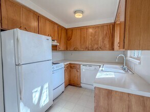 5214 Sand Point Way NE in Seattle, WA - Building Photo - Building Photo