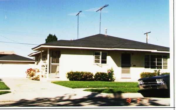 33-35 N Dunning St in Ventura, CA - Building Photo - Building Photo