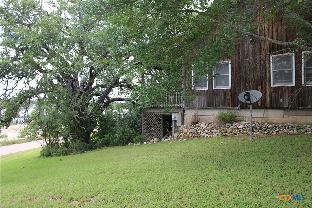 817 Santa Maria Rd in Salado, TX - Building Photo
