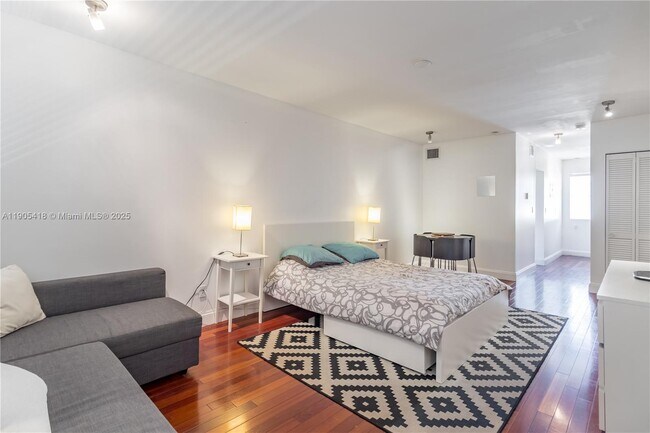 1340 Drexel Ave in Miami Beach, FL - Building Photo - Building Photo