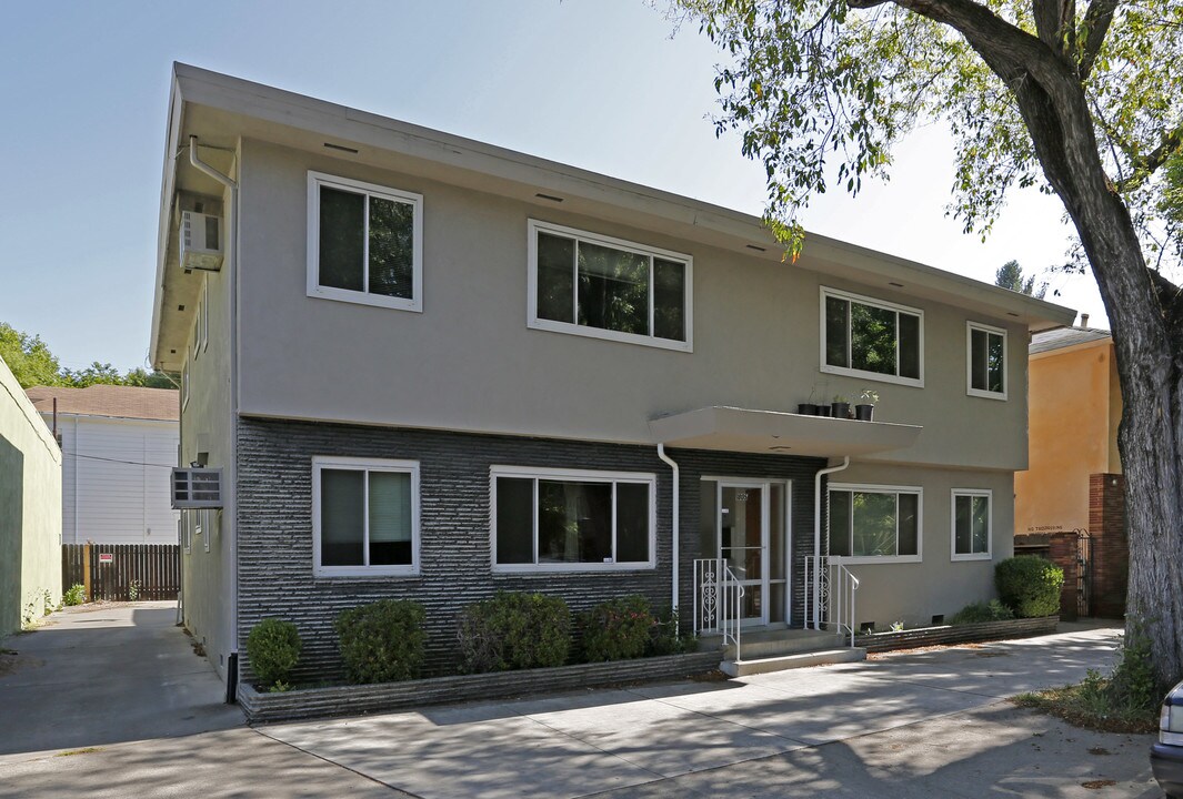 1805 O St in Sacramento, CA - Building Photo